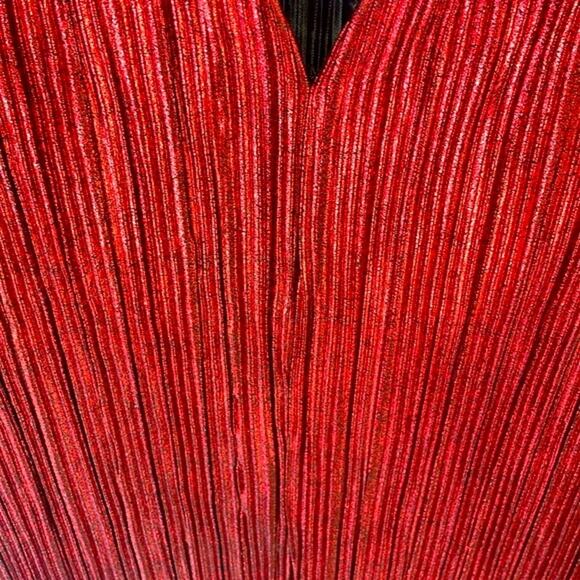 Chenault Red Metallic Shine Bell Sleeve Roll V Neck Stretchy Crinkle NWT Top M - Picture 7 of 15